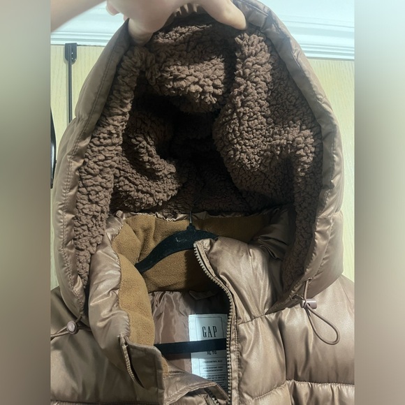 Coldcontrol and water resistant, it has hood, pockets and elastic at the waist. - Picture 4 of 4